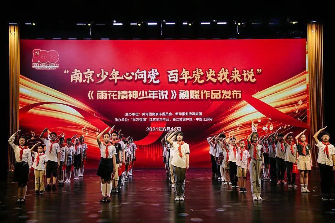 他在比武场击退夏书棋，赛瘟神不是对手，夺下武状元却被赶出京城